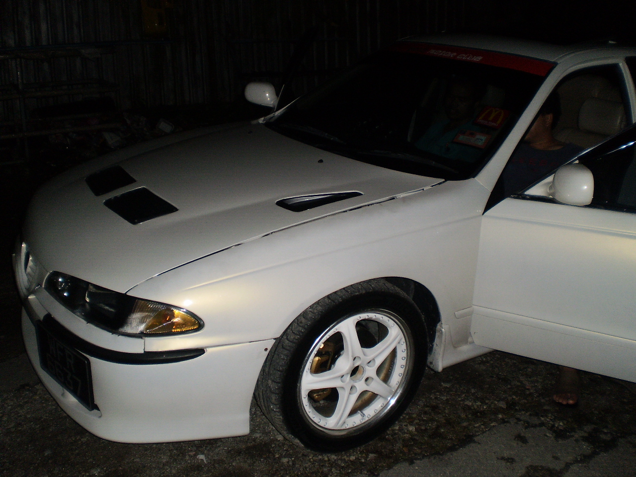 Perdana V6 Putih